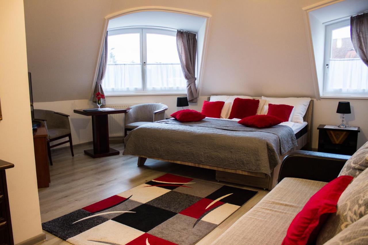Vadasz Panzio Es Etterem Szombathely Ngoại thất bức ảnh