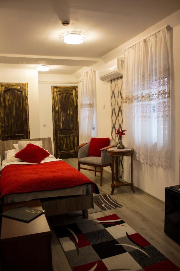Vadasz Panzio Es Etterem Szombathely Ngoại thất bức ảnh