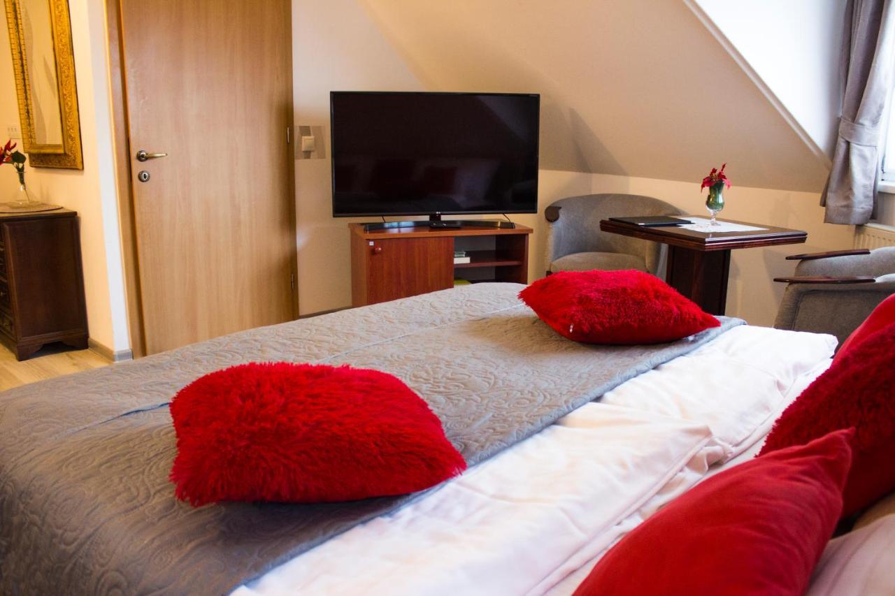 Vadasz Panzio Es Etterem Szombathely Ngoại thất bức ảnh