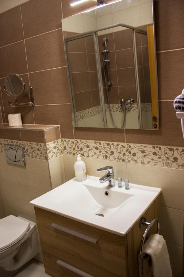 Vadasz Panzio Es Etterem Szombathely Ngoại thất bức ảnh