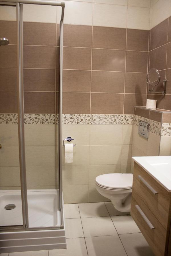 Vadasz Panzio Es Etterem Szombathely Ngoại thất bức ảnh